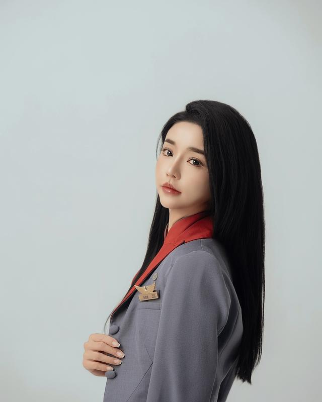 台湾空姐闺蜜写真，甜妹有时候也很飒！