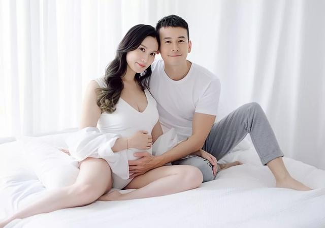 香港美女主播怀孕9月临盆在即!晒写真身材丰满,皮肤白到发光