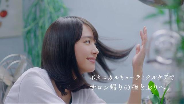 女明星突然宣布隐退：她因宗教得到救赎而出家，性感歌手变农妇