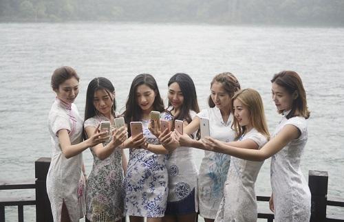 老上海风情，美女主播旗袍秀惊艳石燕湖别样的时光