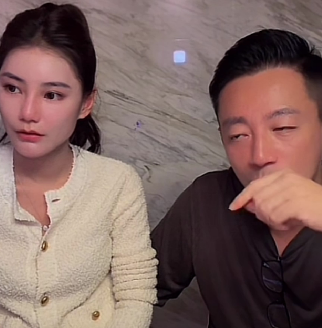 回应争议！马筱梅直播间亮孕肚，怀孕5个月依旧苗条，细节获好评