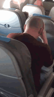 正惊GIF：有善口技者！美女肺活量惊人，一口气将鸡蛋从壳里吹出？