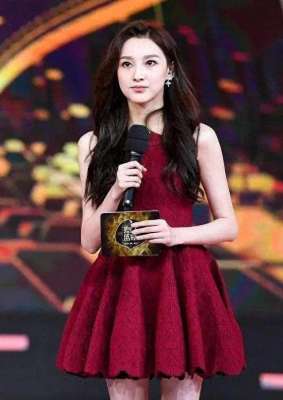 女主播性感(十大当红体育女主播全都是魔鬼身材的性感大美女)