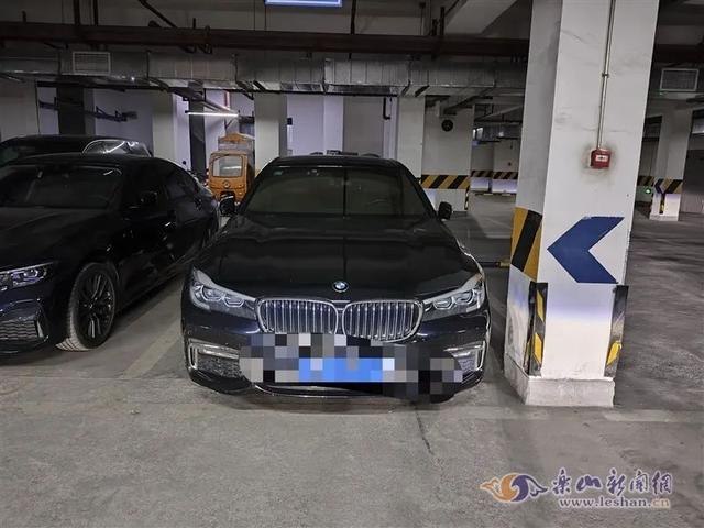 四川一女主播深夜马路边直播，拒绝宝马司机搭讪后被撞！官方公布调查结果