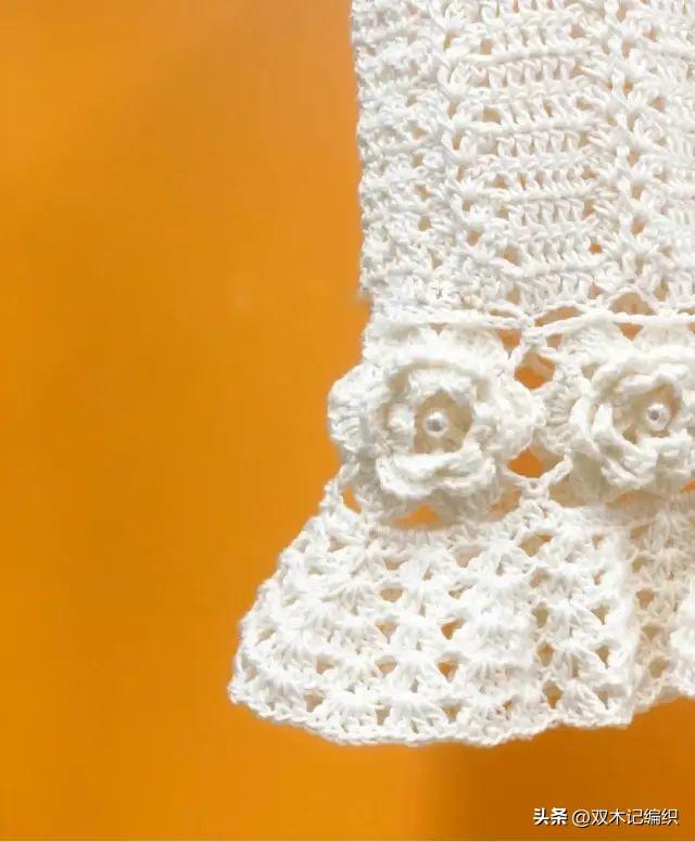 少女钩花小背心，腰部一圈钩花提升了整个YY的颜值。