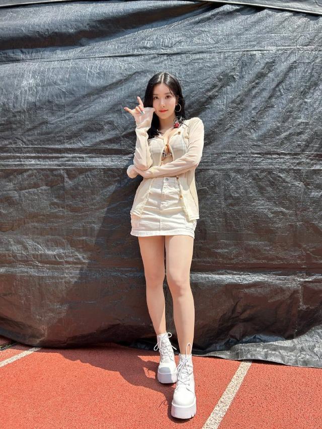 南韩尤物权恩妃火辣热舞!极品身材凹凸有致，美到令人窒息。