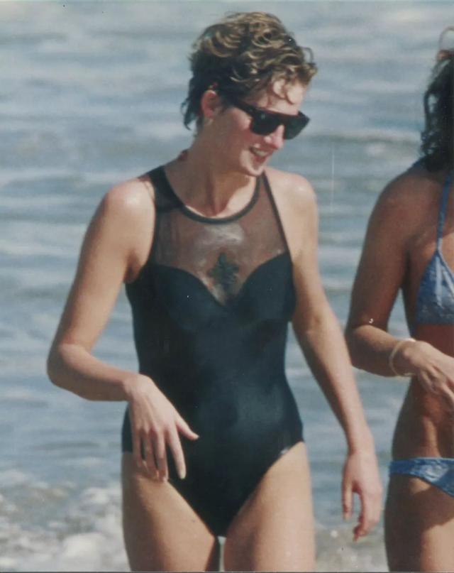 「2019BJFW」什么样的女人才可以定义百年优雅—JANTZEN