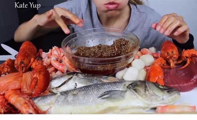 国外知名女主播是被人绑架来赚钱的奴隶？