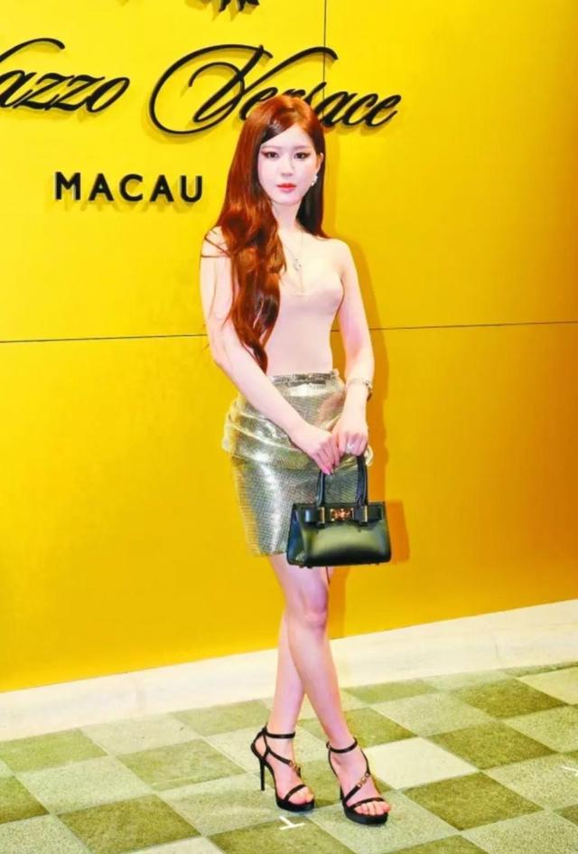 惊！赵露思 “底裤” 被扒背后：从入院征兆看 “熟女” 转型的代价