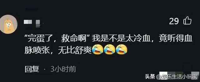 三位大妈水上拍照，踩翻浮板，集体落水，网友笑称：花开富贵沉了