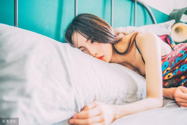 小说：当红男主播沈元臣，陪领导参加饭局，偶遇初恋女友，很害怕