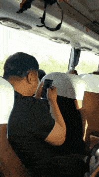 如何评价这个女主持人，主持了一半把丝袜脱了？