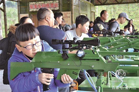 内江川南大草原好火爆！好多人来骑马射箭，体验蒙古风情