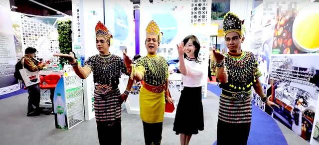 央视王冰冰之后，另一美女记者蹿红！被扒曾是全额奖学金留美硕士