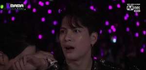 女主播透明热舞(朴振英穿透明雨衣性感热舞，震惊王嘉尔表情上热搜)