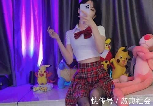 女主播穿黑色丝袜，小团团惊艳，呆妹儿迷人，看到沫子，太违规