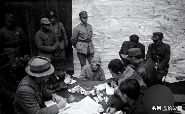 “不堪入目”老照片：日本男女赤裸共浴，喂奶忘记系扣子的妇女