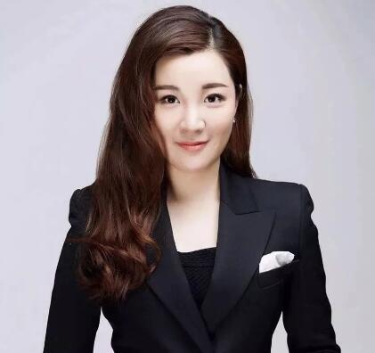 走近央视主播章艳：从美女到才女 不断成长前行