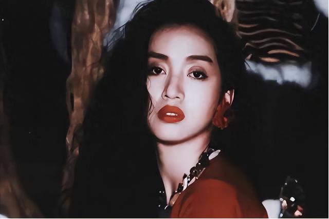 华语乐坛十大“殿堂级”女歌手:韩红进不了前五,王菲屈尊第二