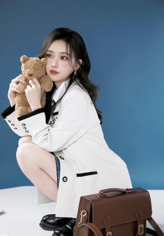 KPL主持人灵儿chili，校园风学姐来了！