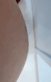 正惊GIF：有善口技者！美女肺活量惊人，一口气将鸡蛋从壳里吹出？