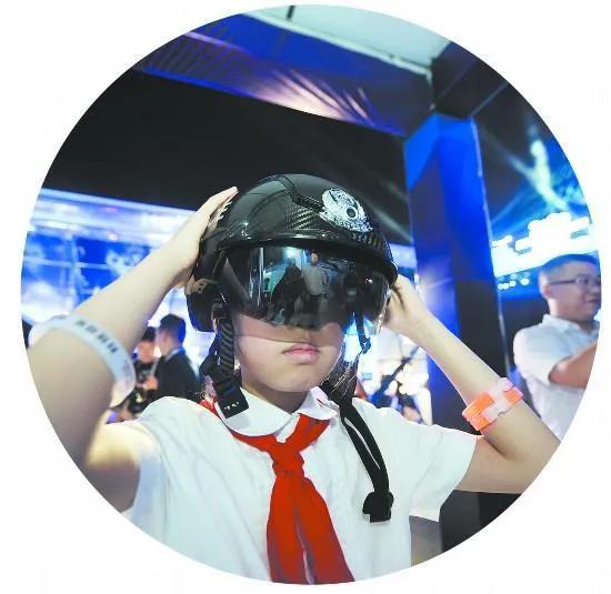 国庆来会展航洋城，FM970女主播带你3D探星空，抢红包