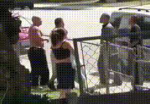 如何评价这个女主持人，主持了一半把丝袜脱了？