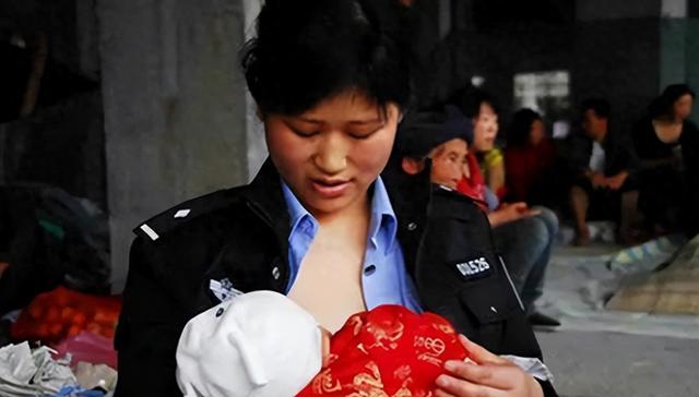 16年前,汶川女警揭衣露乳哺育9婴,归来连升四级,如今怎样了?