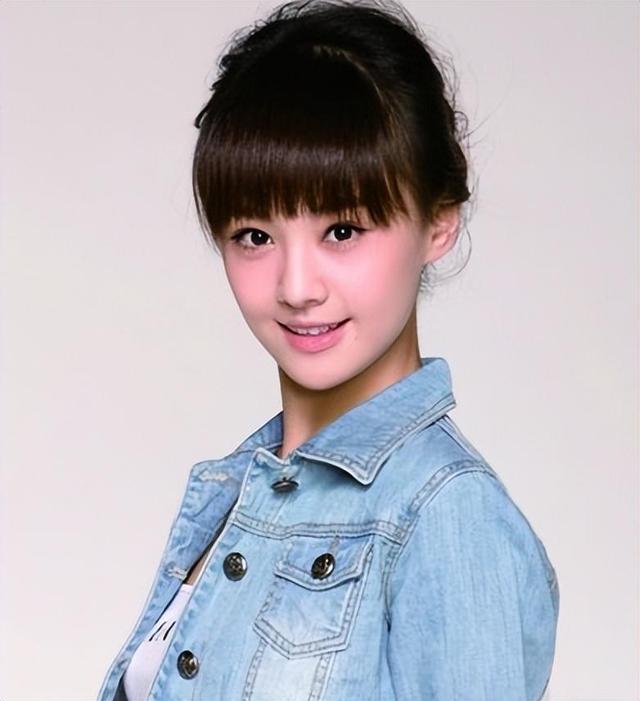 从“内娱顶流”到“全网封杀”，31岁郑爽是如何走向堕落的？