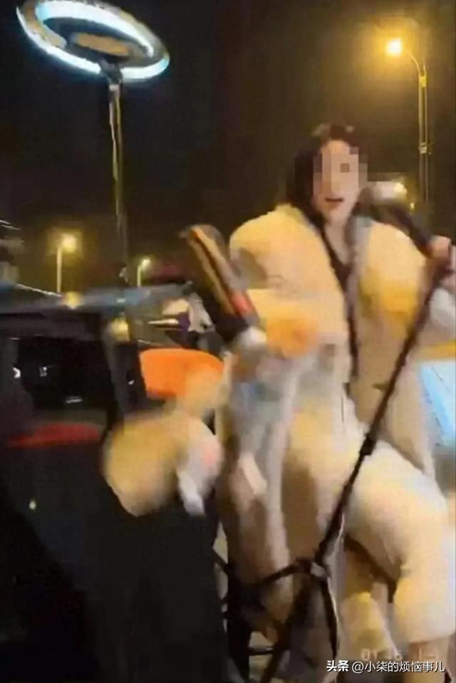 当48岁宝马男遇上23岁女主播，这场闹剧究竟谁更可笑