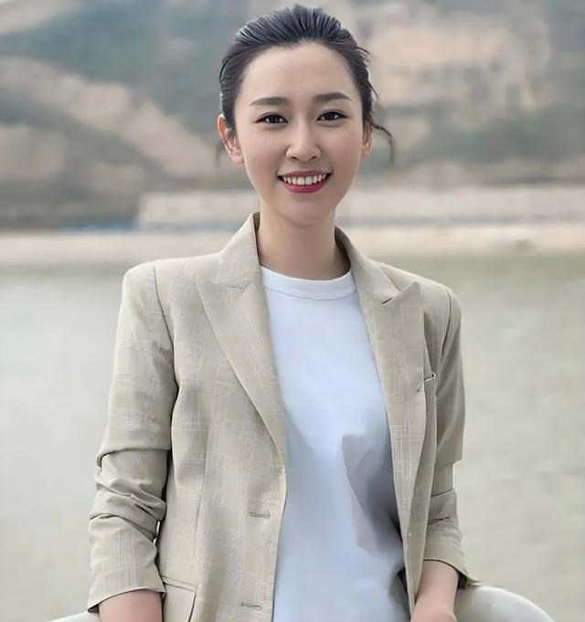 《新闻联播》首位90后女主播王音棋：看完她的履历后，我彻底服了