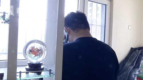 男子网恋女主播豪掷百万 父母为他卖房还欠下20万外债