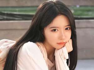 比基尼美女主播(呆妹儿泰国旅游穿泳装直播，刚出镜就被超管封了呆妹：我6分了)