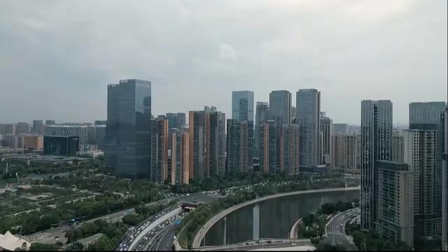 汪汪和玛利亚带兰娜夏娃看大熊猫搭帐篷，激动热舞，羡慕川美蜀乐