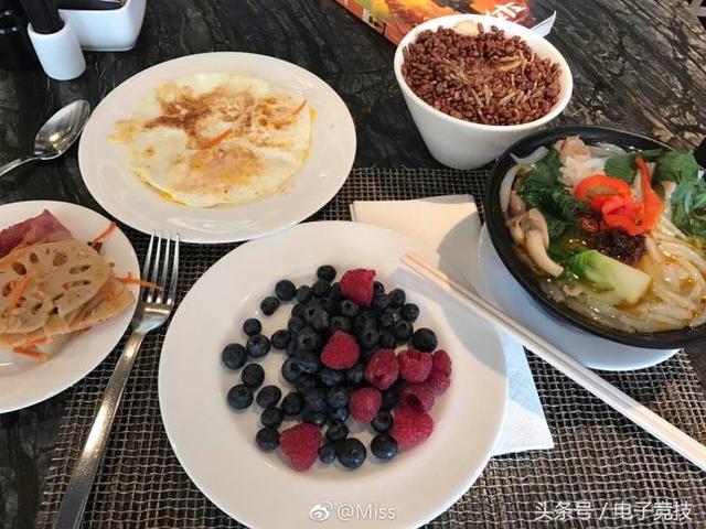 LOL女主播Miss晒照片，配文在座的都是xx｜悦竞有料