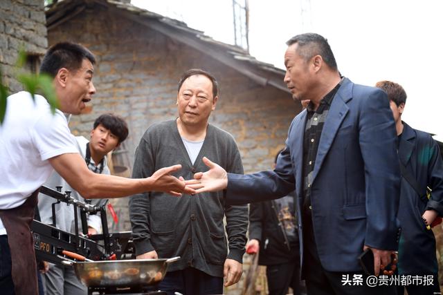 又一部贵州元素的电影 ！“苏大强”划贵州酒拳，笑翻全场！