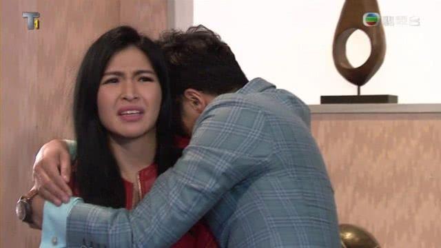 涉酒驾TVB女艺人戒酒失败 疑有男友却酒后与外籍男士街头热吻