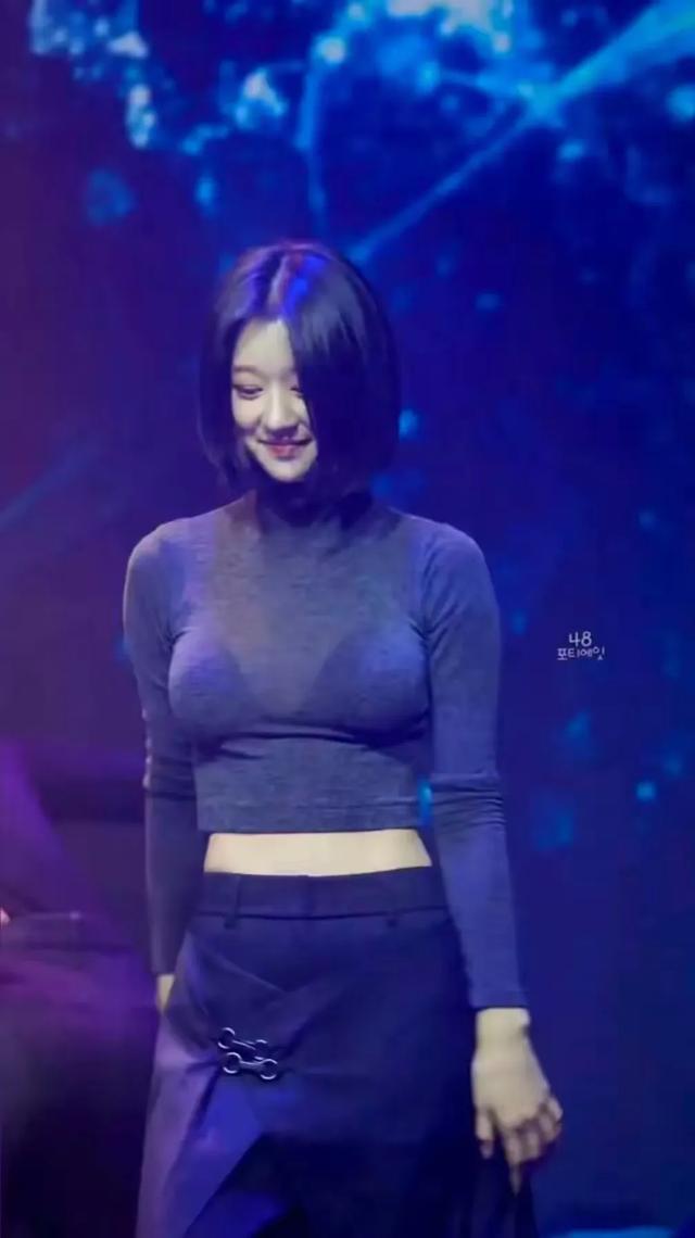 徐睿知首场粉丝见面会大秀性感热舞！穿透视装跳Jennie新歌