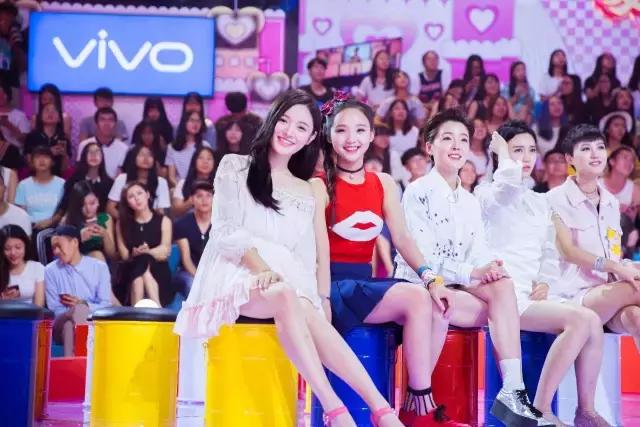 90后夏日甜心的直播好天马行空，鬼知道她们经历了什么