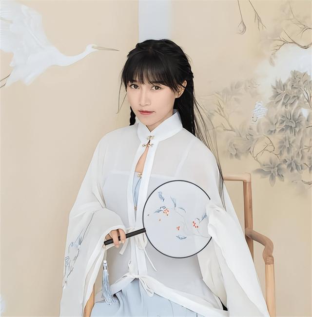 直播界新贵韦雪收入9亿！盘点赚钱速度惊人的网红群英