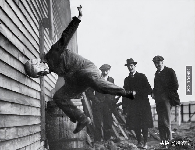 “不堪入目”老照片：日本男女赤裸共浴，喂奶忘记系扣子的妇女