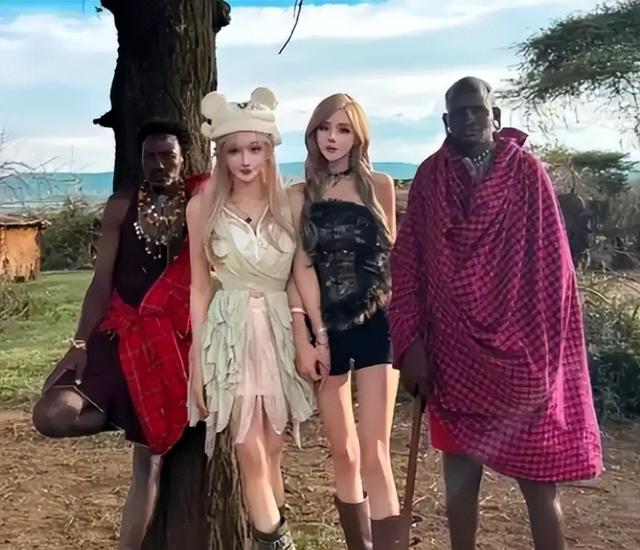 女主播非洲旅游,穿着清凉和黑人合影,回国后直播面色红润