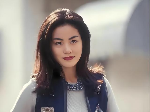 华语乐坛十大“殿堂级”女歌手:韩红进不了前五,王菲屈尊第二