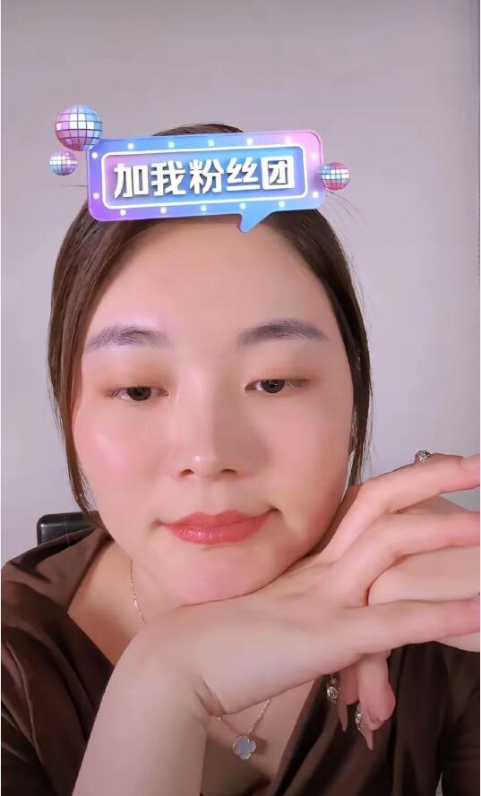 劳斯莱斯被撞后续：女车主和货车司机合照被扒！直播间10万人质疑