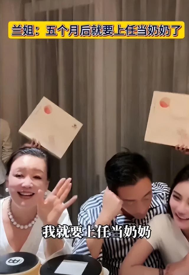 回应争议！马筱梅直播间亮孕肚，怀孕5个月依旧苗条，细节获好评