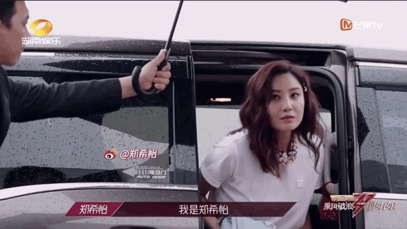 38岁李小璐抖胸视频曝光,逼疯粉丝:贾乃亮还是没等到那一天