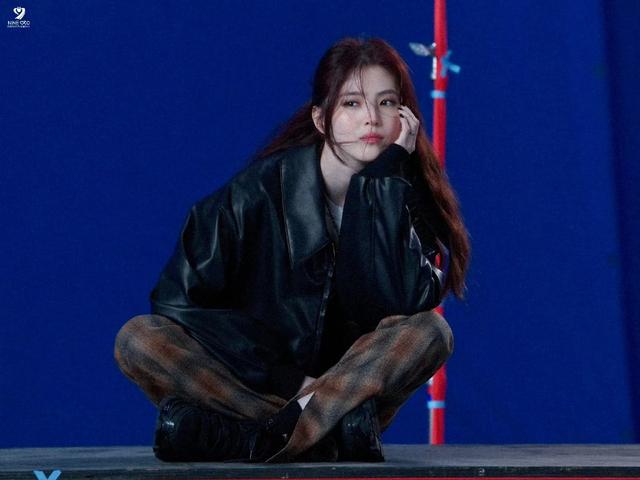 韩素希晒出“唇钉”，透露穿唇过程，令网友担心，演员这样合适吗