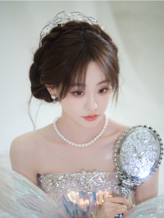 星光大赏太炸裂了!抢话筒露胸贴,各种失误迷路摔倒还下跪