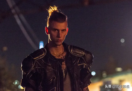 美女主播为得到丰厚奖金,无下限当众掀裙子,在试衣间直播