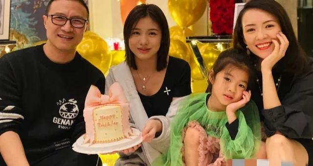 汪峰两个女儿不一般，小苹果高挑小梨涡，章子怡的醒醒都这么尴尬